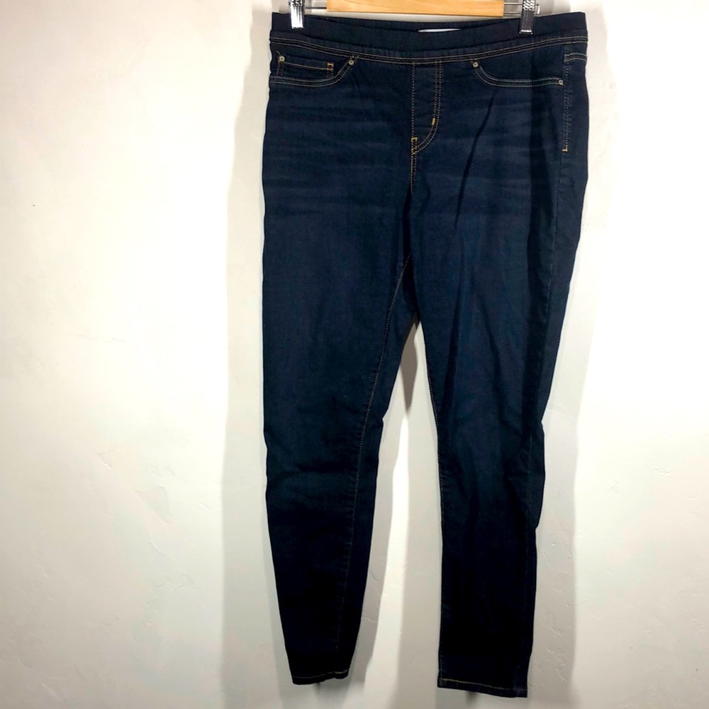Levi’s Totally Shaping Pull On Skinny jeans size 12